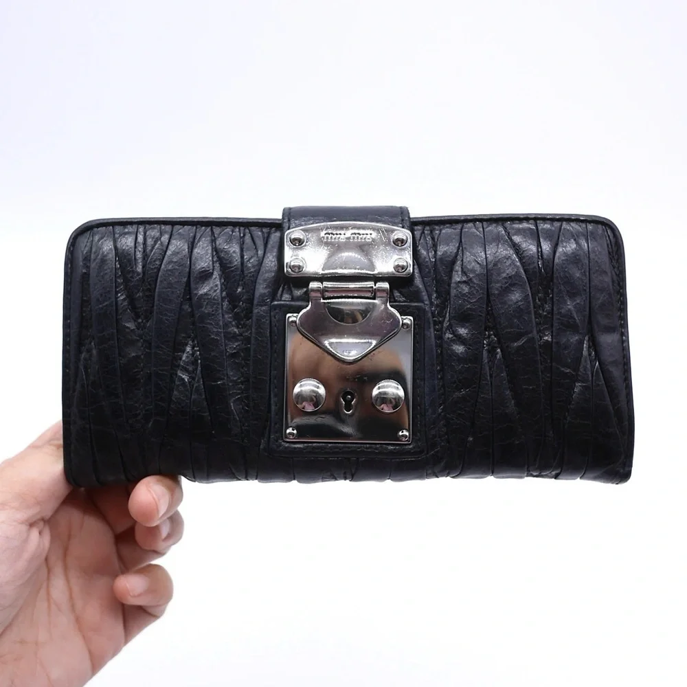 🍓MIUMIU Distressed Wallet